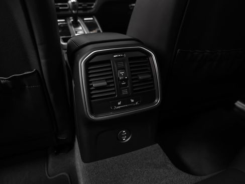 Certified 2023 Porsche Macan Turbo AWD/4WD image 43