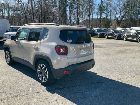 Used 2015 Jeep Renegade Latitude image 7