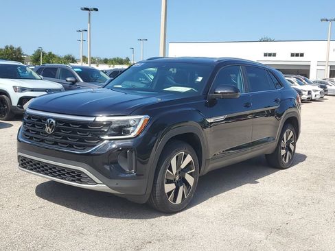 Certified 2024 Volkswagen Atlas Cross Sport SE FWD image 9