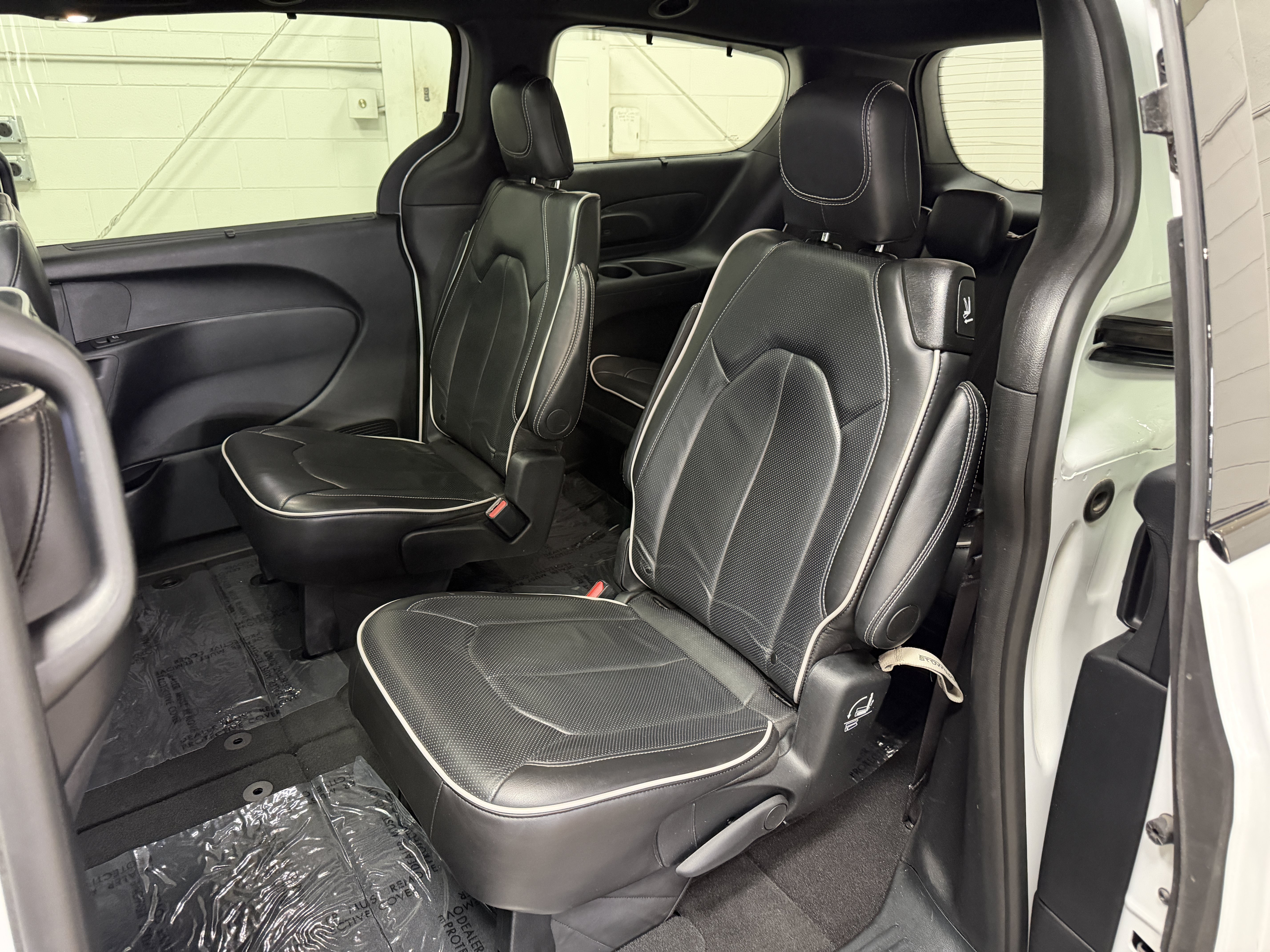 Used 2025 Chrysler Pacifica Limited FWD image 14