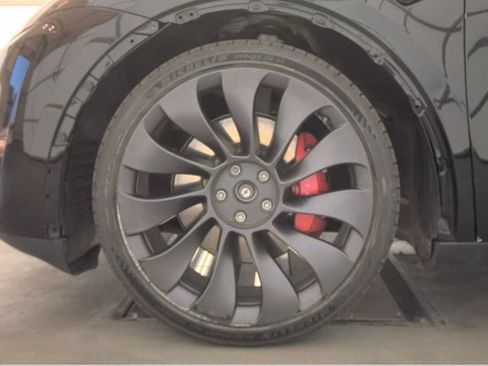 Used 2023 Tesla Model Y Long Range AWD/4WD image 8