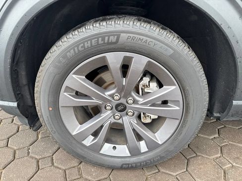 Used 2024 Ford Explorer XLT w/ Equipment Group 202A AWD/4WD image 12