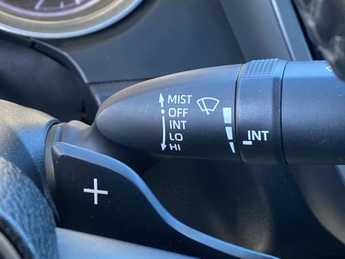 Used 2018 Toyota Camry SE w/ Moonroof Package image 19