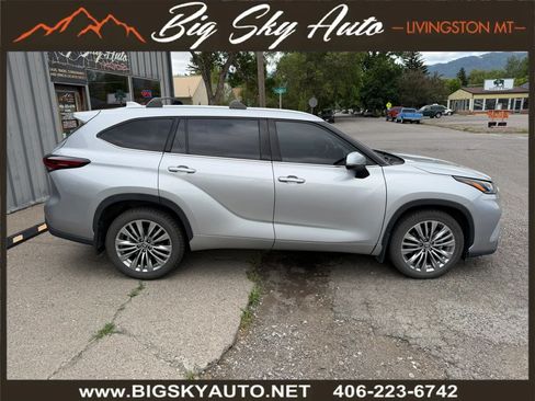 Used 2024 Toyota Highlander Platinum AWD/4WD image 6