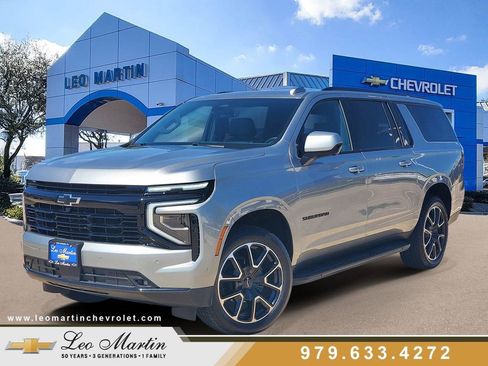 Used 2025 Chevrolet Suburban RST image 1