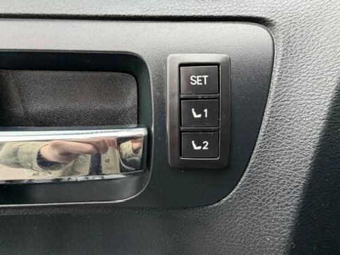 Used 2017 Toyota Tundra Platinum AWD/4WD image 24