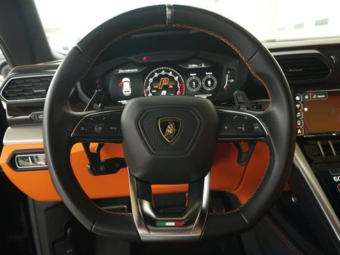 Used 2022 Lamborghini Urus AWD/4WD image 10