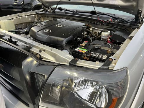 Used 2010 Toyota Tacoma Base image 17