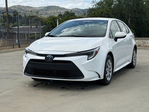 Used 2024 Toyota Corolla LE AWD/4WD image 2