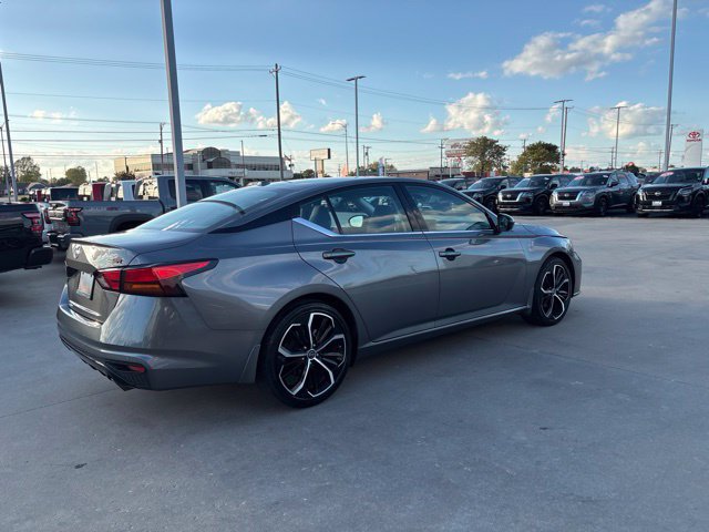 Used 2024 Nissan Altima 2.5 SR w/ SR Premium Package FWD image 3