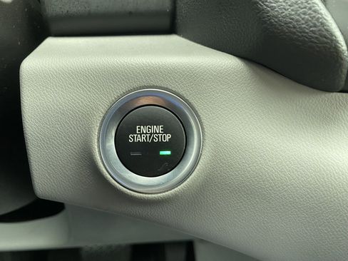 Used 2024 GMC Terrain SLE image 27