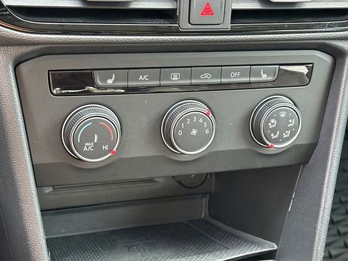 Certified 2022 Volkswagen Taos SE image 31