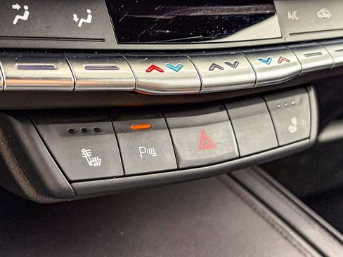 Certified 2023 Cadillac XT4 Luxury w/ Cold Weather Package FWD image 29