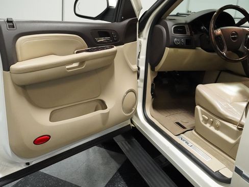 Used 2009 GMC Yukon Denali image 31