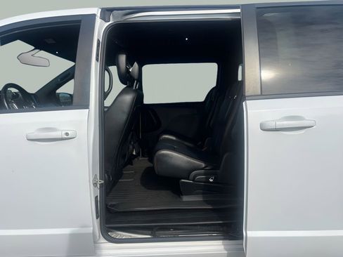 Used 2019 Dodge Grand Caravan GT FWD image 28