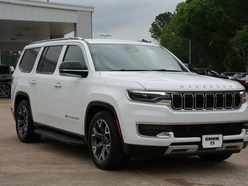 Used 2024 Jeep Wagoneer Series III AWD/4WD image 2