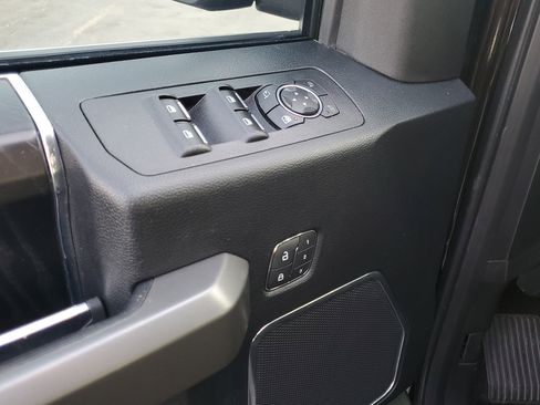 Used 2018 Ford F150 Platinum w/ Equipment Group 701A Luxury image 18