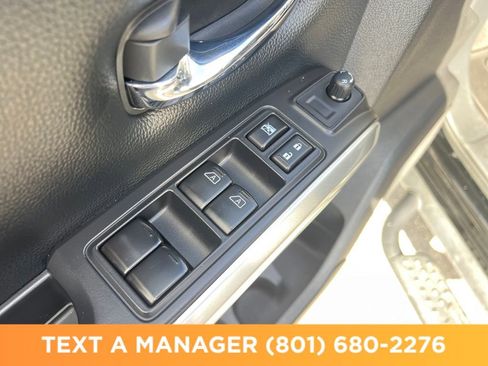 Used 2021 Nissan Titan SV w/ SV Convenience Package AWD/4WD image 11