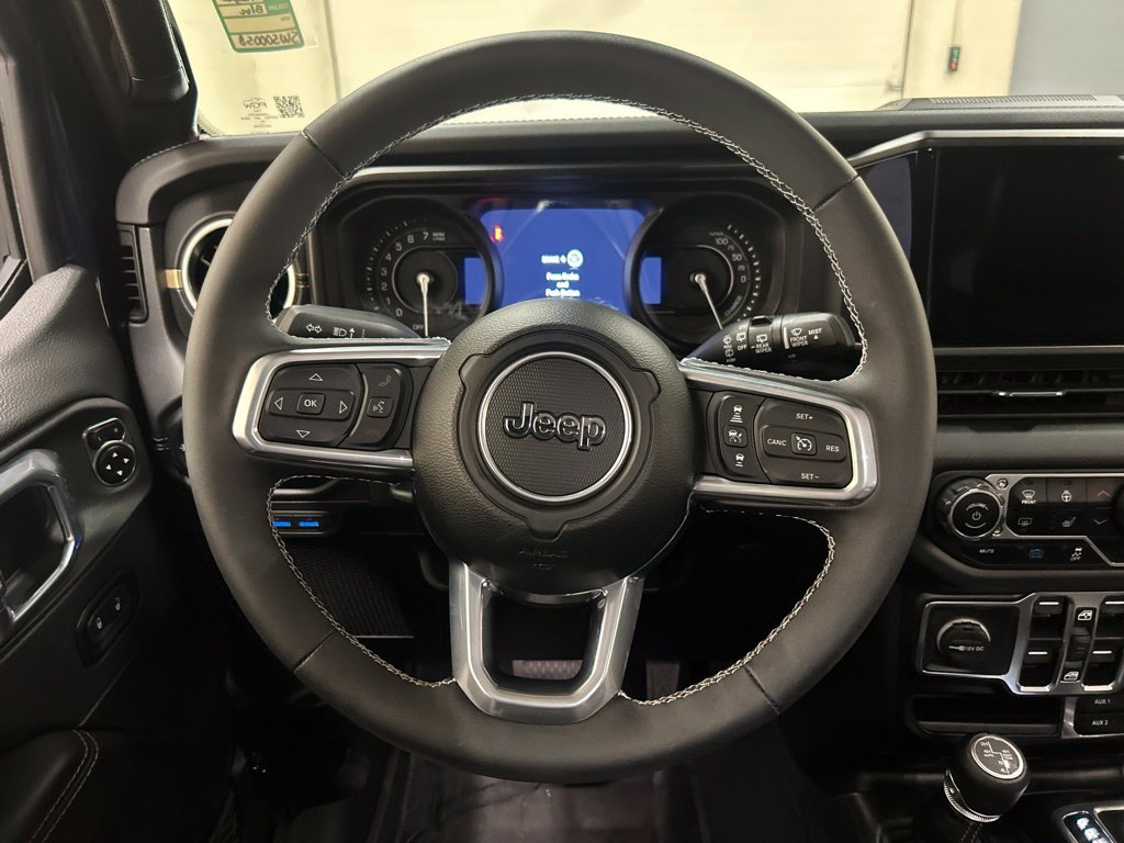 Used 2025 Jeep Wrangler Unlimited Sahara AWD/4WD image 19
