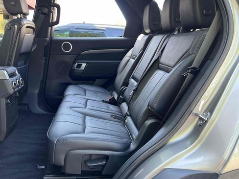 Used 2018 Land Rover Discovery HSE AWD/4WD image 25