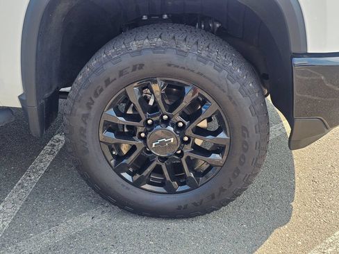 Used 2025 Chevrolet Silverado 2500 LTZ w/ LTZ Plus Package AWD/4WD image 9