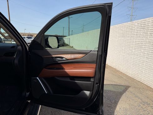 Used 2018 Cadillac Escalade Premium Luxury image 25