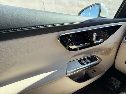 Used 2025 Mercedes-Benz GLC 300 image 22