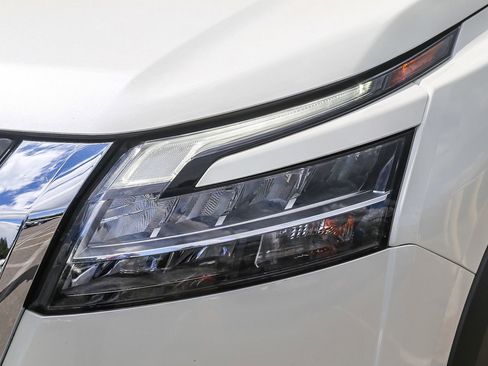 Used 2023 Nissan Pathfinder Platinum FWD image 7