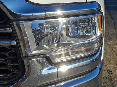 Used 2024 RAM 2500 Tradesman w/ Chrome Appearance Group image 9