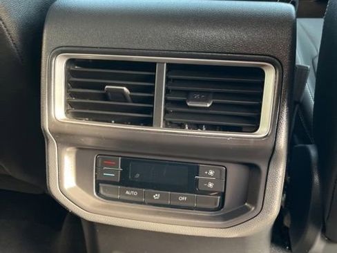 Used 2025 Volkswagen Atlas SE image 35