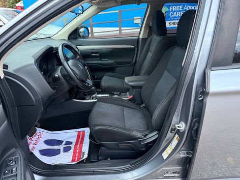 Used 2017 Mitsubishi Outlander SE image 11