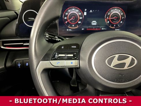 Used 2024 Hyundai Elantra Limited FWD image 11