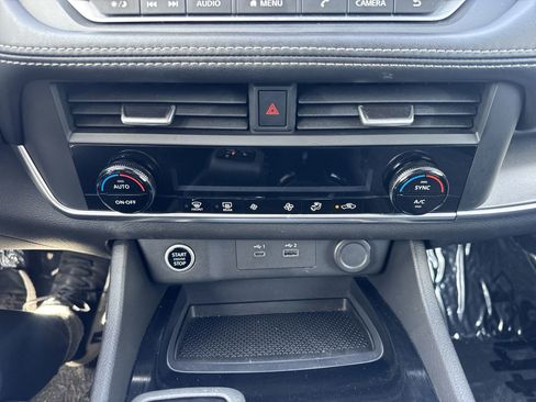 Used 2023 Nissan Rogue SV AWD/4WD image 17