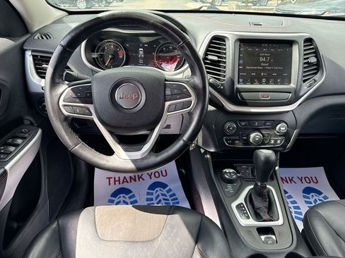 Used 2017 Jeep Cherokee Trailhawk image 14