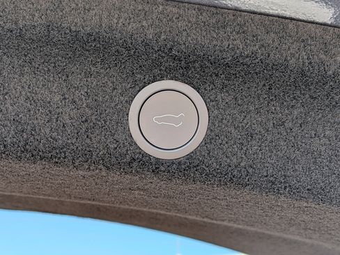 Used 2026 Tesla Model Y 2WD image 22