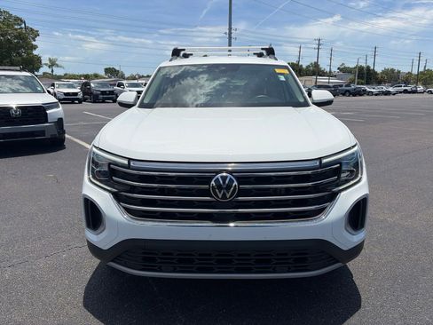 Used 2024 Volkswagen Atlas SE FWD image 2