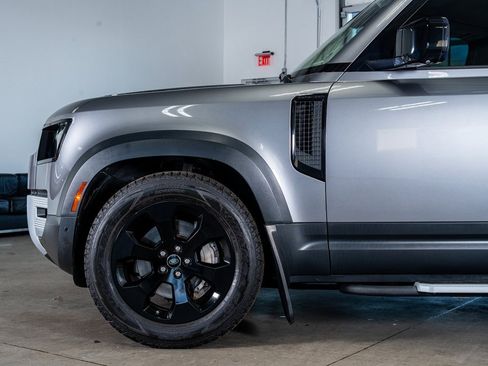 Used 2020 Land Rover Defender 110 SE image 9