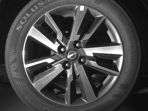 Used 2025 Nissan Versa SV FWD image 18