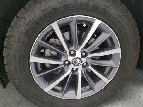 Used 2019 Toyota Highlander XLE w/ Carpet Mat Package (TMS) image 31