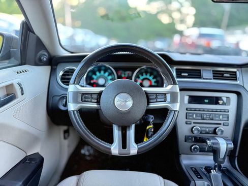 Used 2010 Ford Mustang Coupe RWD image 18