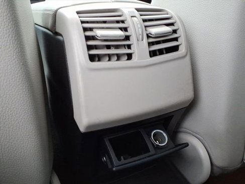 Used 2010 Mercedes-Benz E 350 Sedan image 20