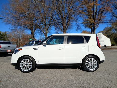 Used 2019 Kia Soul + image 1