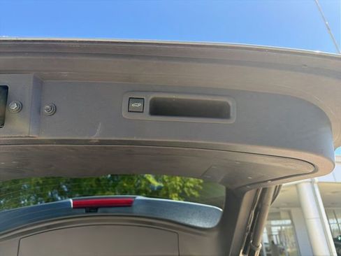 Used 2023 Toyota Highlander XLE FWD image 28