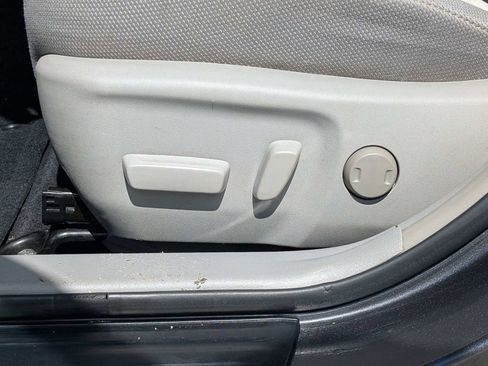 Used 2013 Toyota Camry LE FWD image 17