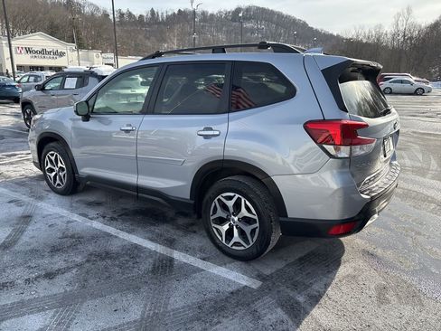 Used 2019 Subaru Forester Premium image 3