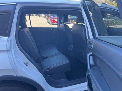Used 2021 Volkswagen Tiguan SE image 29