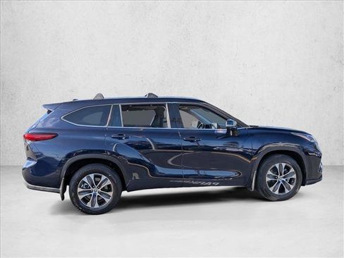 Used 2020 Toyota Highlander XLE FWD image 5