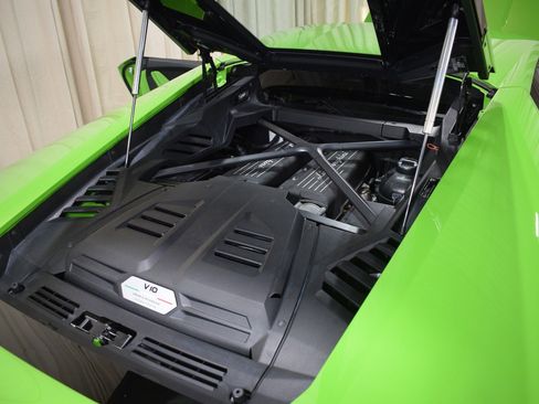 Used 2020 Lamborghini Huracan EVO image 11