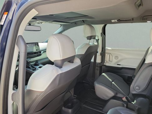 Certified 2024 Toyota Sienna XSE FWD image 10