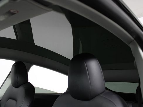 Used 2020 Tesla Model Y Long Range image 9